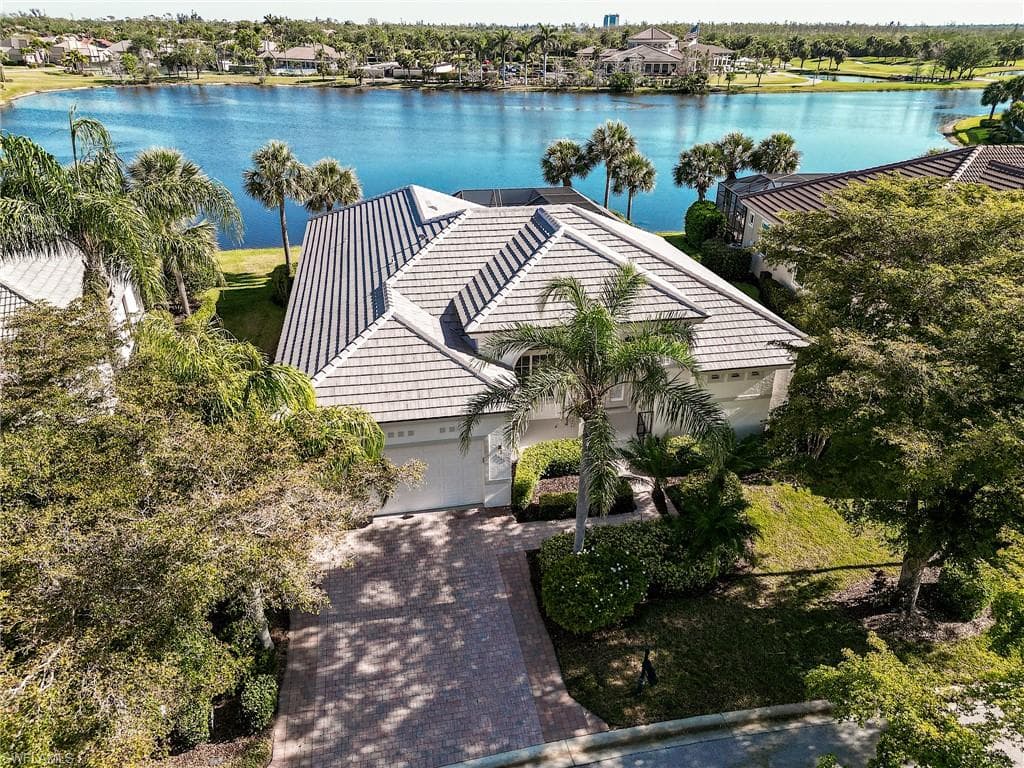 8860 New Castle DR FORT MYERS, FL 33908