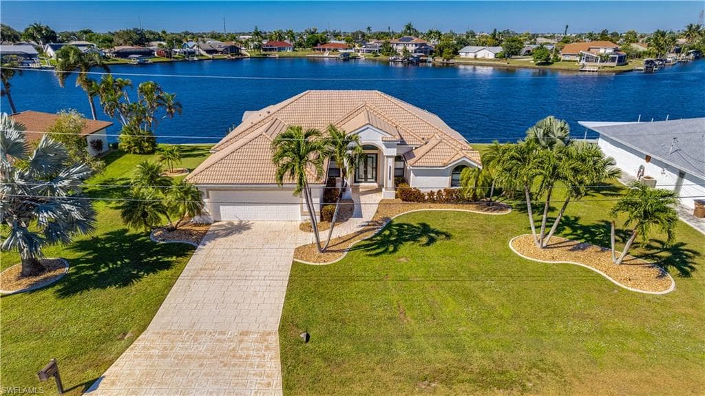 313 SE 33rd TER CAPE CORAL, FL 33904