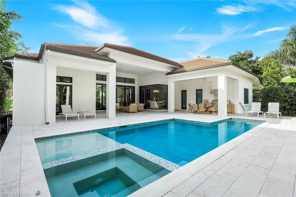 3200 Crayton RD NAPLES, FL 34103