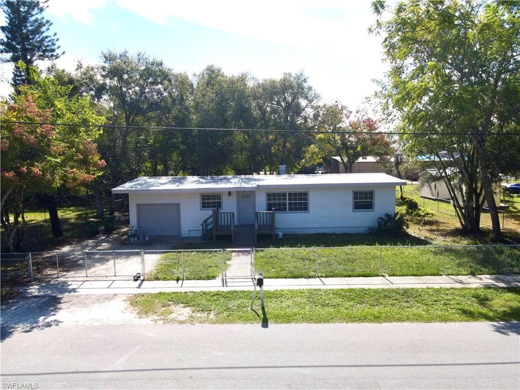 257 E Yeomans AVE LABELLE, FL 33935