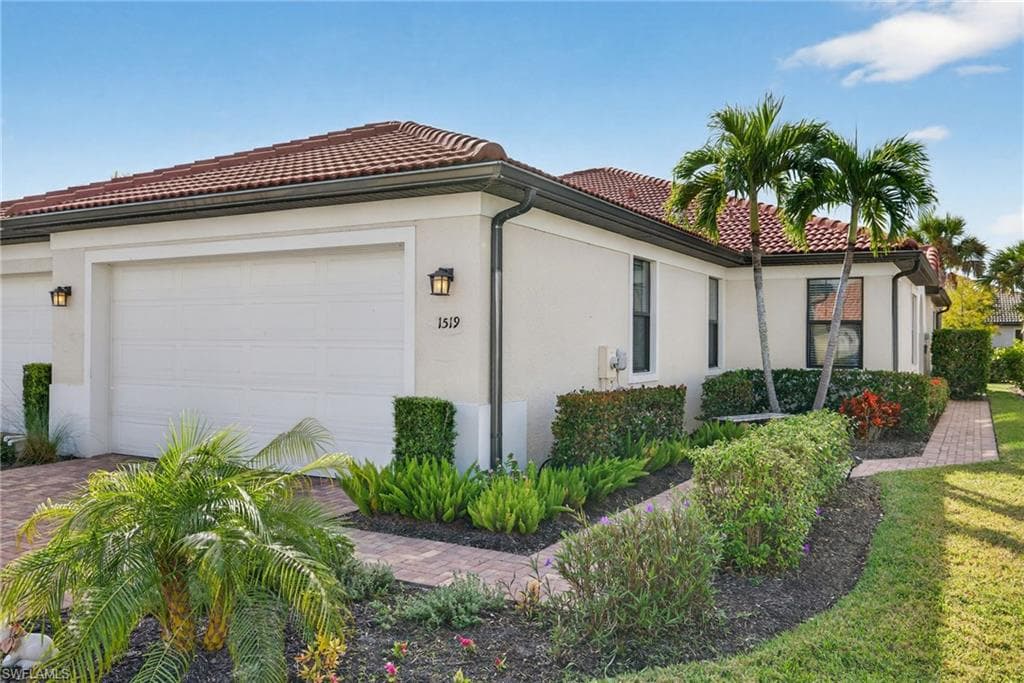 1519 Oceania DR S NAPLES, FL 34113