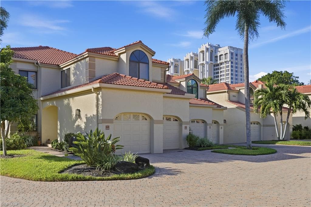 7056 Pelican Bay BLVD B105 NAPLES, FL 34108