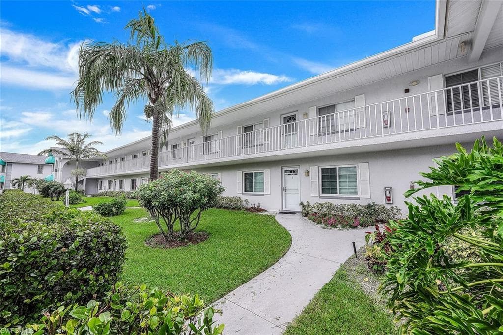 292 Belina DR 1 NAPLES, FL 34104