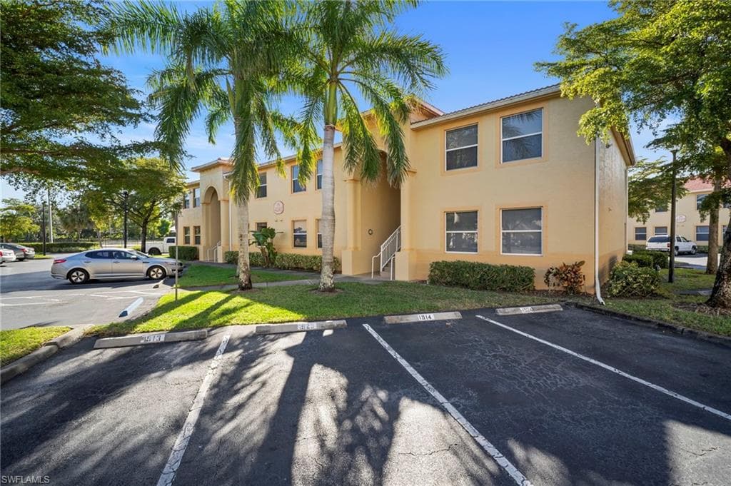 4241 bellasol CIR 1924 FORT MYERS, FL 33916