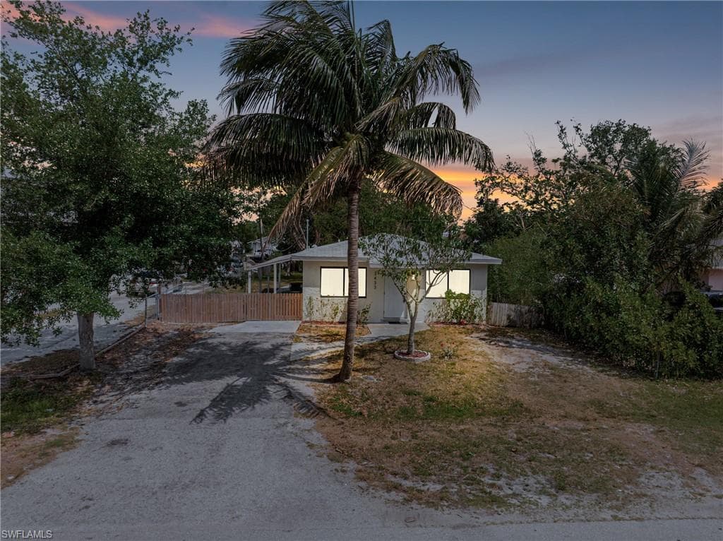3433 Hibiscus AVE NAPLES, FL 34104