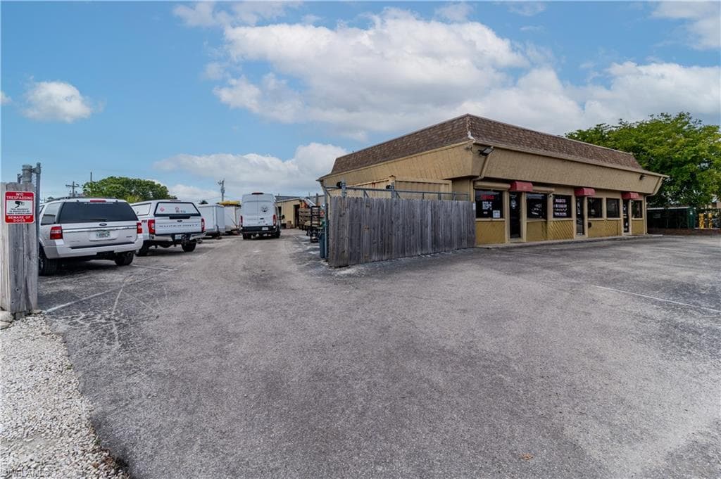 960 Chalmer DR 105 MARCO ISLAND, FL 34145
