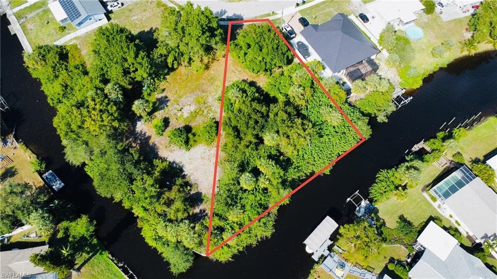 935 Iris DR NORTH FORT MYERS, FL 33903