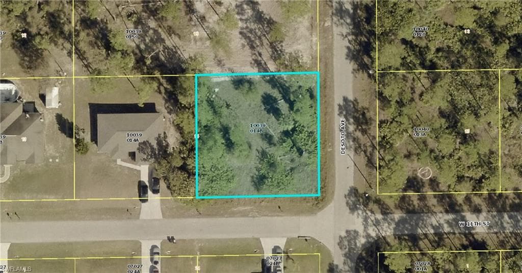 800 11th ST LEHIGH ACRES, FL 33972