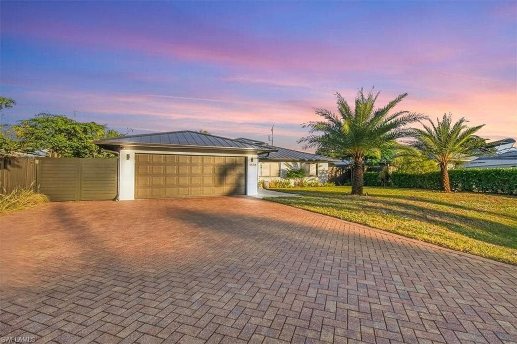 4548 Genoa AVE NAPLES, FL 34103