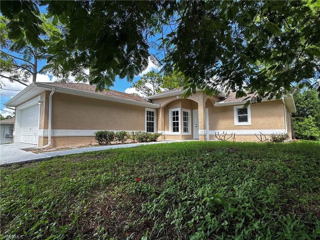 301 E 12th ST LEHIGH ACRES, FL 33972