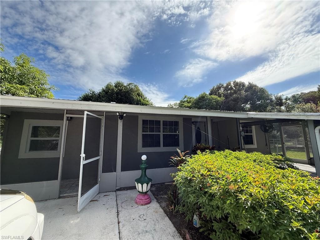 327 Montgomery AVE FORT MYERS, FL 33905