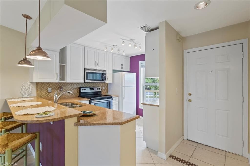 1305 Mainsail DR 1013 NAPLES, FL 34114