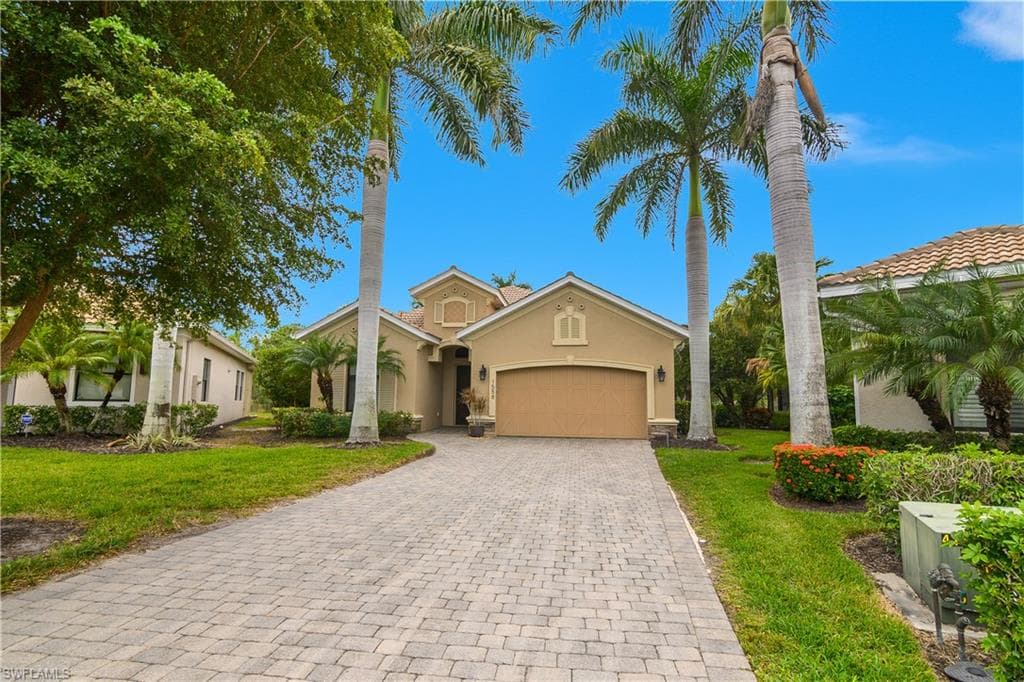 1558 Serrano CIR NAPLES, FL 34105