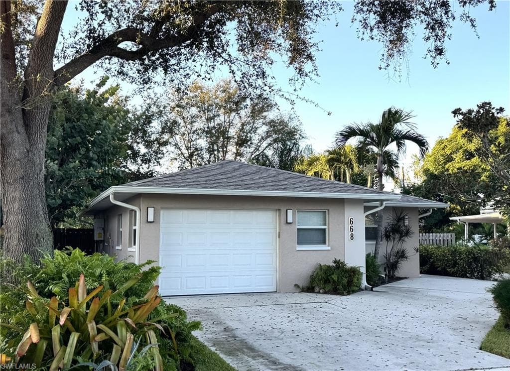 668 95th AVE N NAPLES, FL 34108