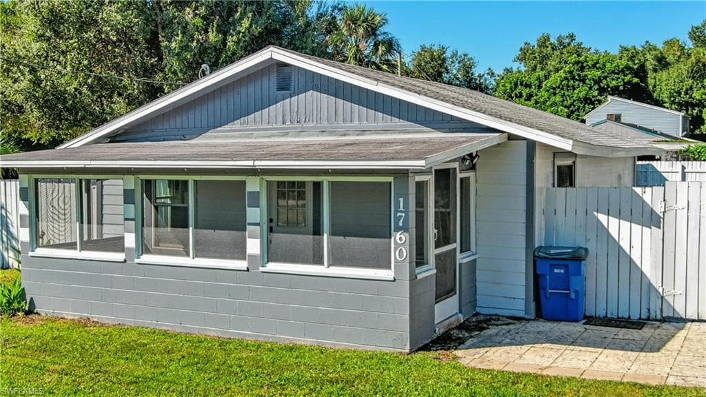 1762 Woodward AVE NORTH FORT MYERS, FL 33903