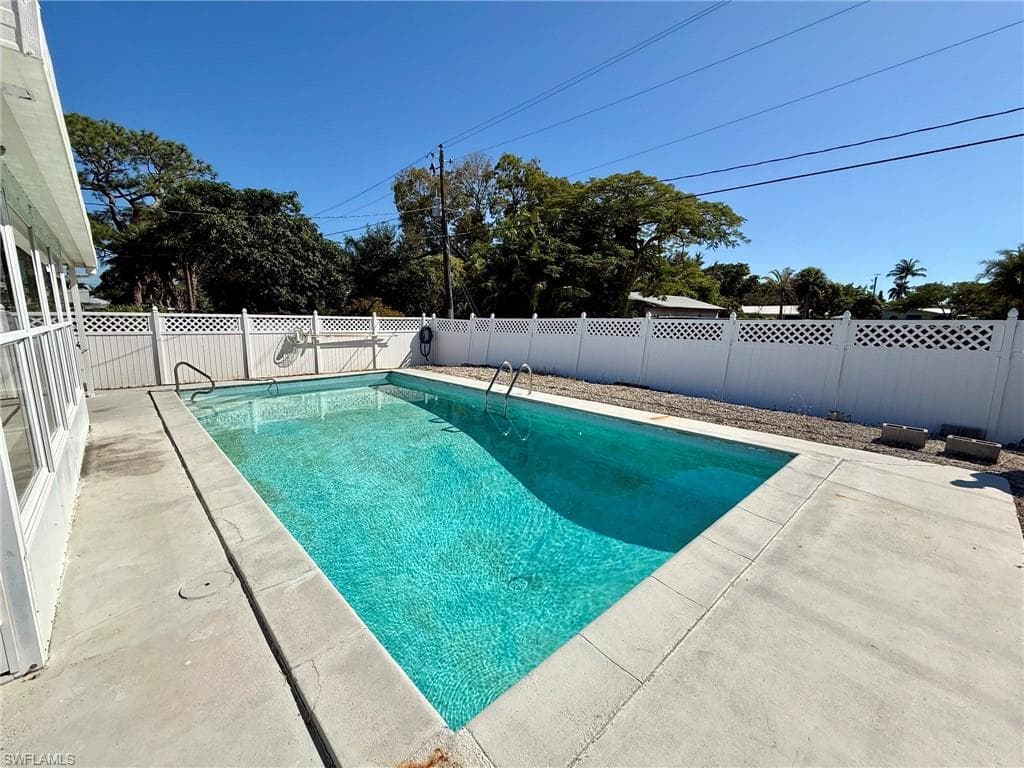 2990 10th ST N NAPLES, FL 34103