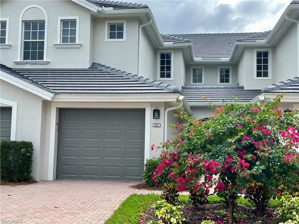 9211 Palmetto Ridge DR 201 ESTERO, FL 34135