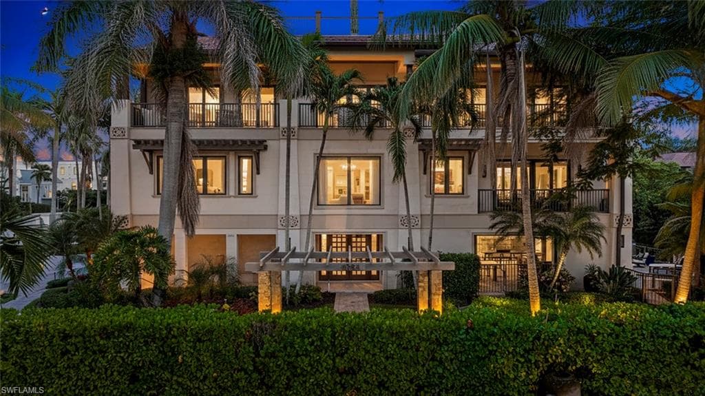 1441 Gulf Shore BLVD S NAPLES, FL 34102