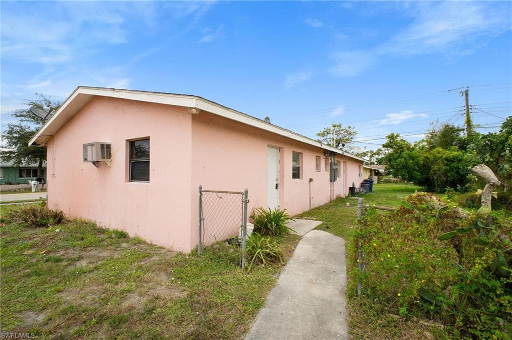 1604 oak DR FORT MYERS, FL 33907