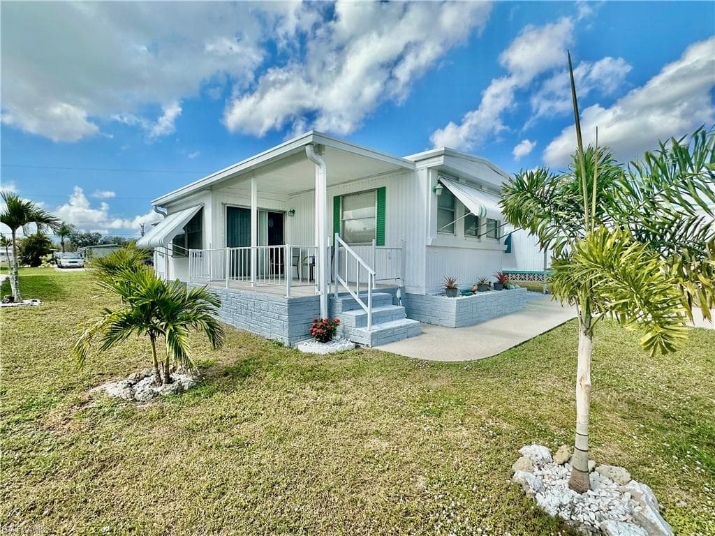 208 Brandywine LN NORTH FORT MYERS, FL 33917