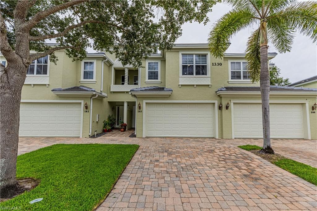 1330 Mariposa CIR 103 NAPLES, FL 34105