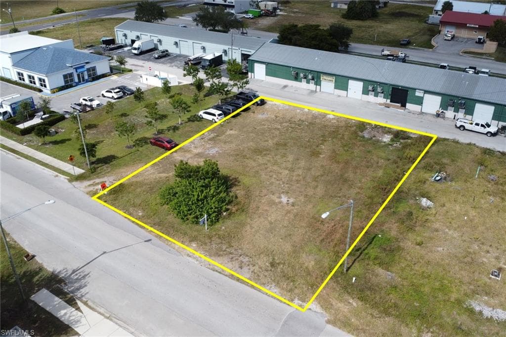 831 NE 7th ST CAPE CORAL, FL 33909