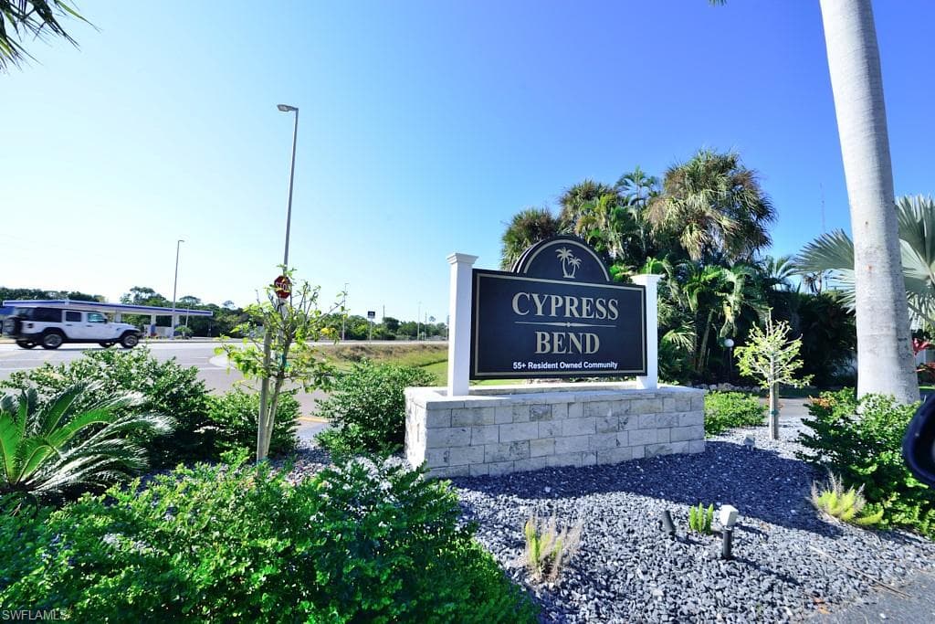 8611 Mullwood DR ESTERO, FL 33928