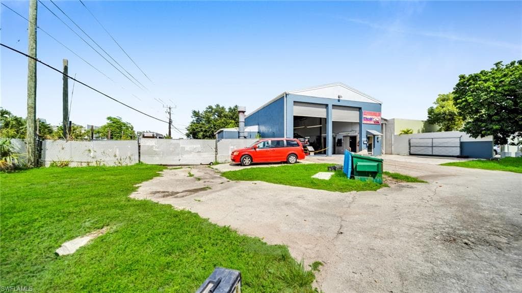 1901 Dana DR FORT MYERS, FL 33907