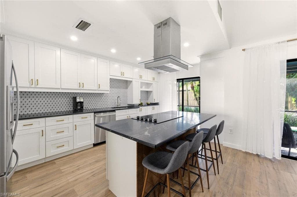 772 Reef Point CIR NAPLES, FL 34108