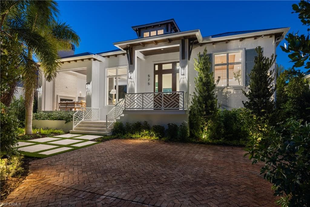 575 13th AVE S NAPLES, FL 34102