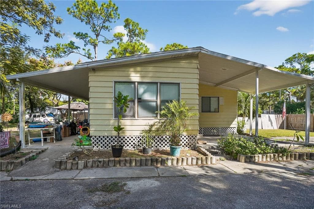 7580 Marx DR NORTH FORT MYERS, FL 33917