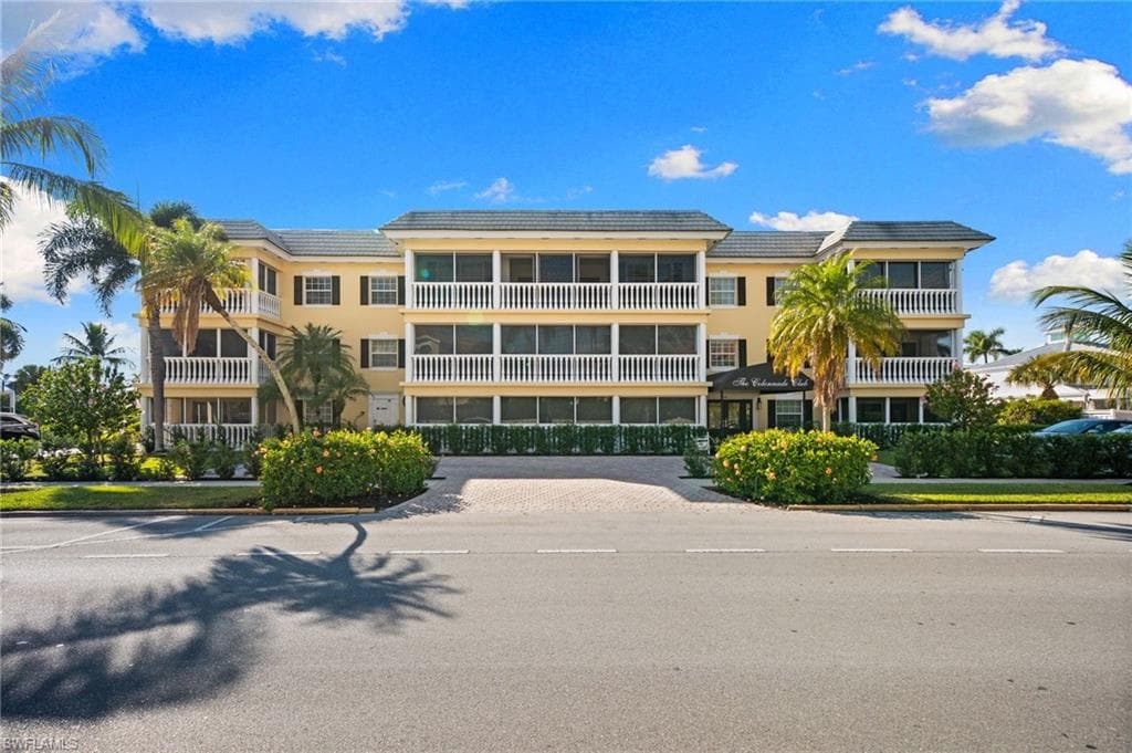666 3rd ST S 106 NAPLES, FL 34102