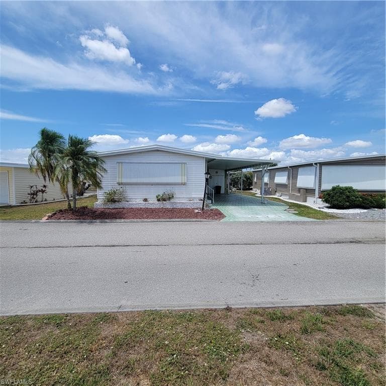 573 Hogan DR NORTH FORT MYERS, FL 33903