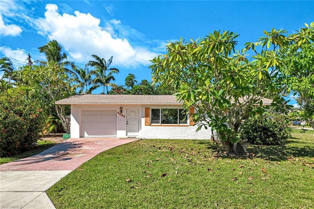4862 Catalina DR NAPLES, FL 34112