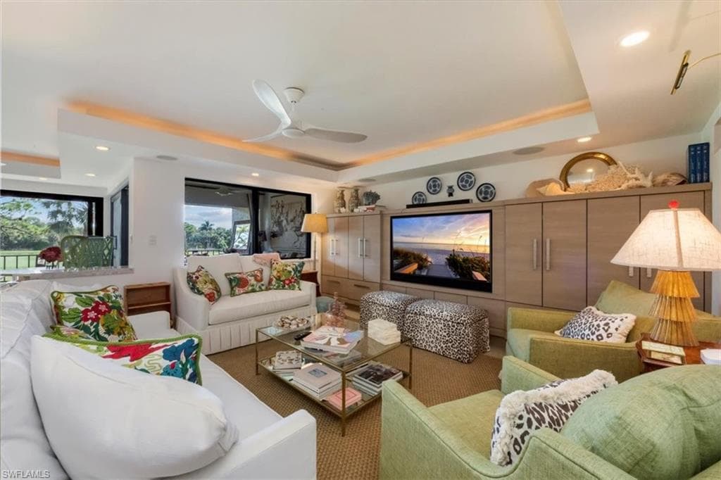 107 Clubhouse LN 391 NAPLES, FL 34105