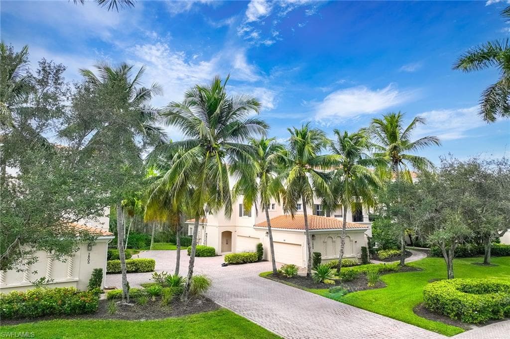 2809 Tiburon BLVD E 102 NAPLES, FL 34109