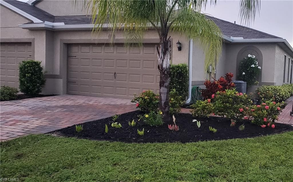 10709 Crossback LN LEHIGH ACRES, FL 33936