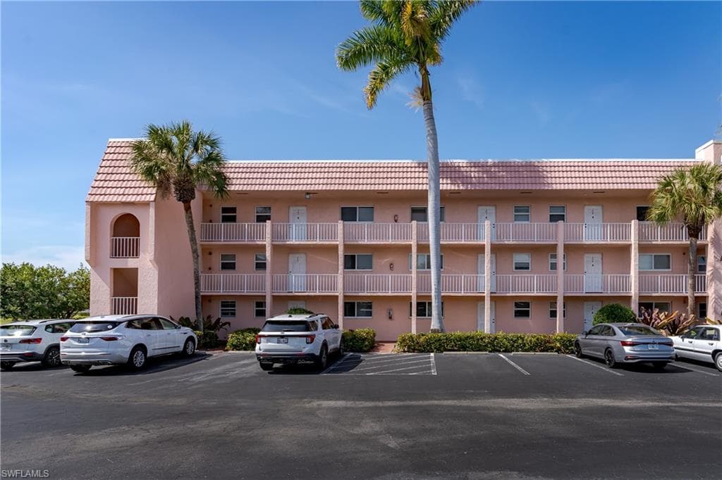 100 Forest Lakes BLVD 201 NAPLES, FL 34105