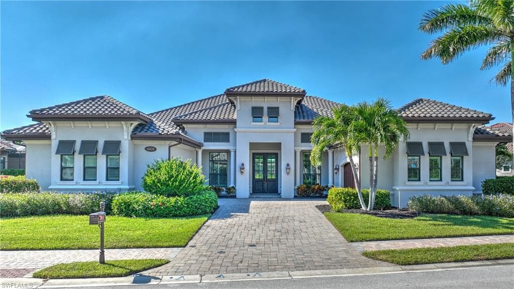 6604 Costa CIR NAPLES, FL 34113