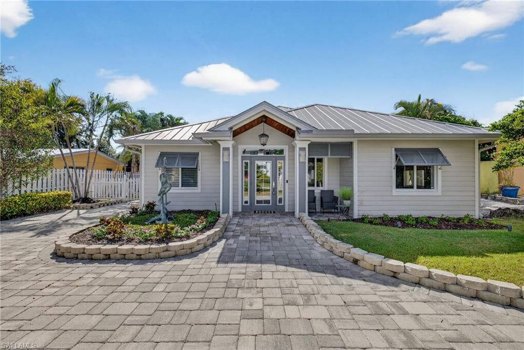 740 5th AVE N NAPLES, FL 34102