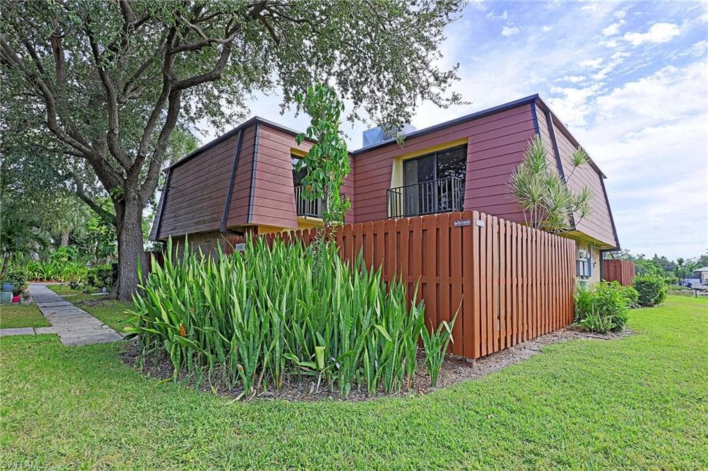 1570 Park Meadows DR 3 FORT MYERS, FL 33907