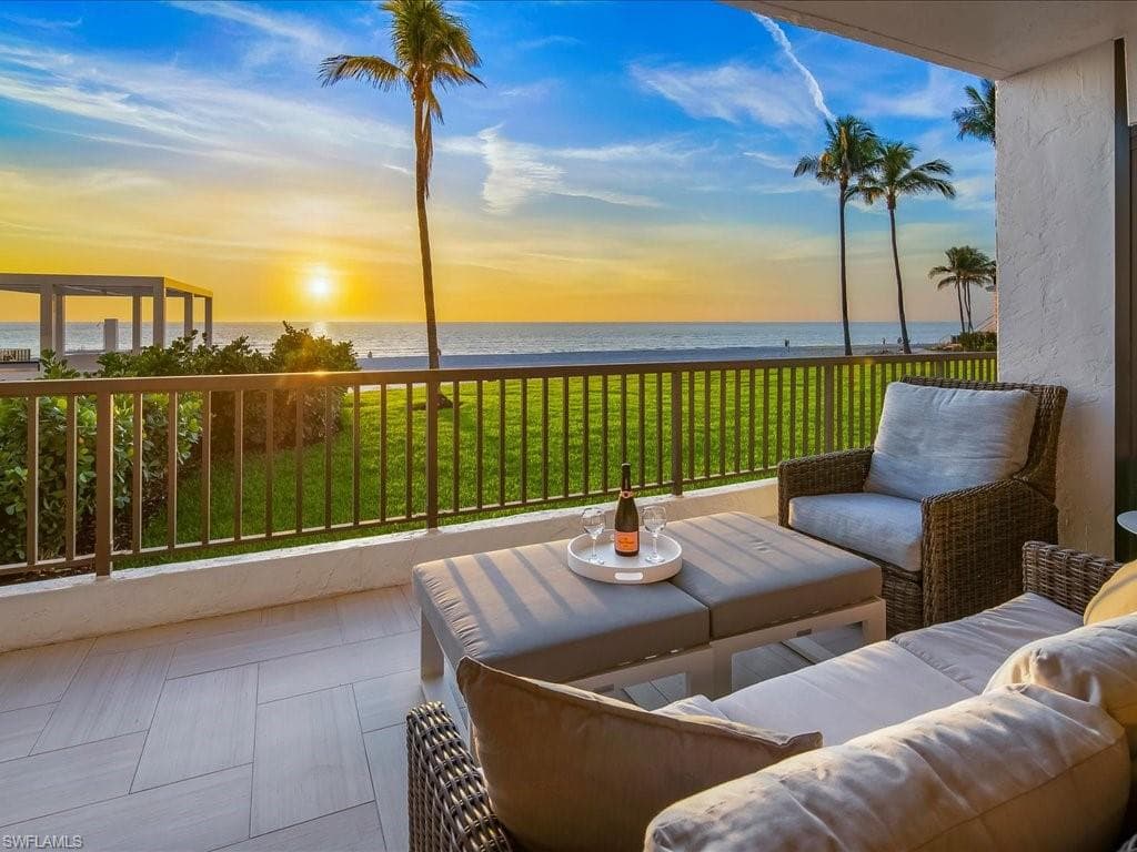 2386 Gulf Shore BLVD N 104 NAPLES, FL 34103
