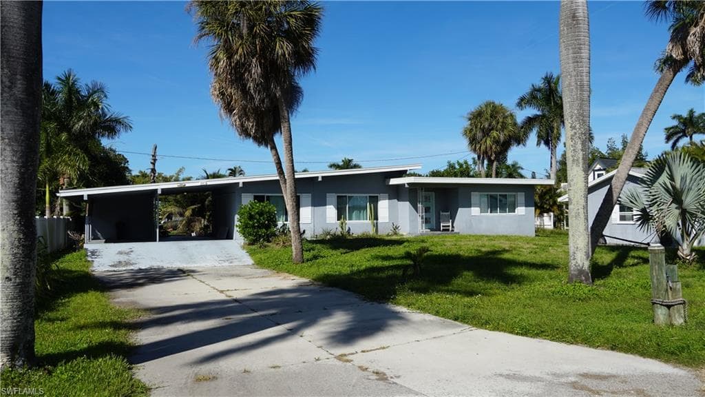 123 Standish CIR NORTH FORT MYERS, FL 33903