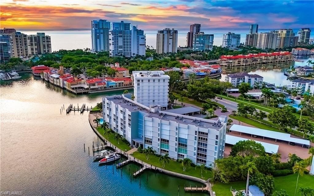 300 Park Shore DR 1E NAPLES, FL 34103