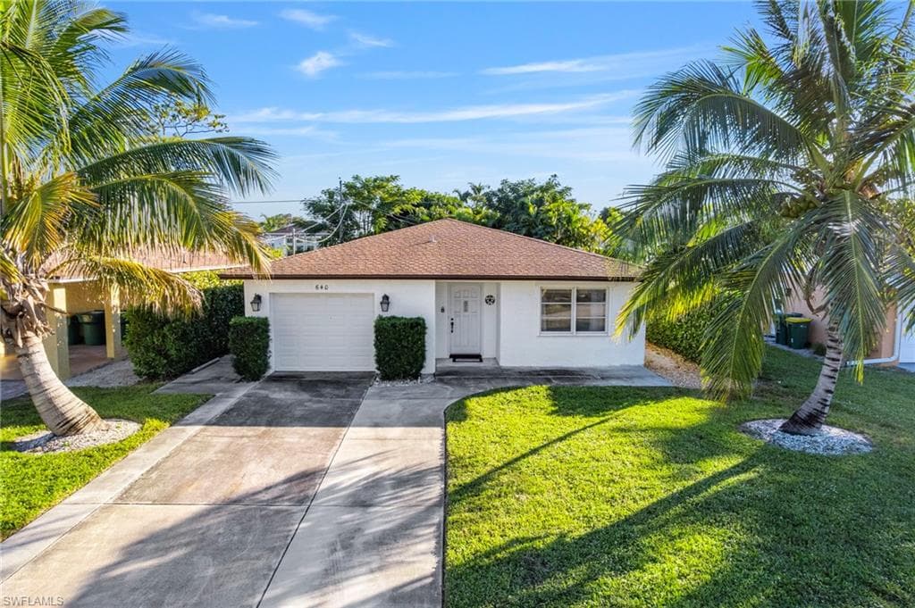 640 110th AVE N NAPLES, FL 34108