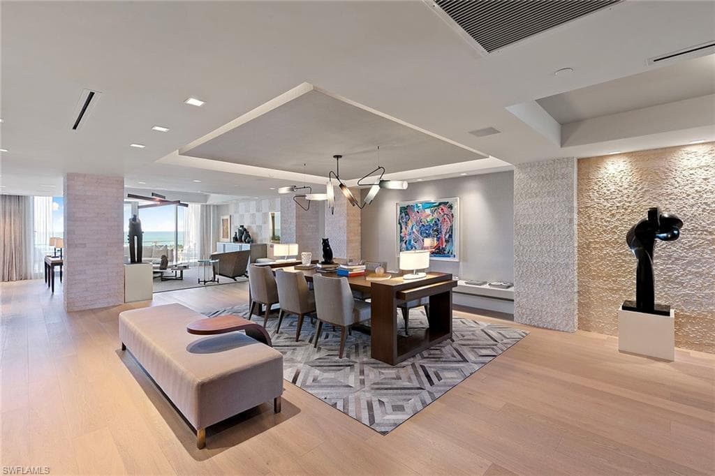 6897 Grenadier BLVD 902 NAPLES, FL 34108