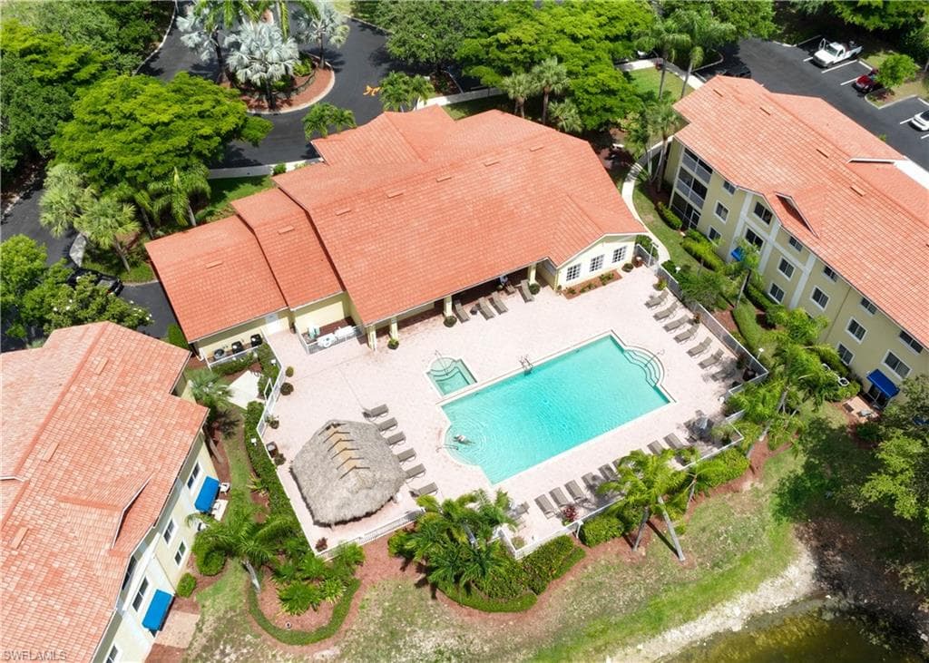 8287 Key Royal LN 1524 NAPLES, FL 34119