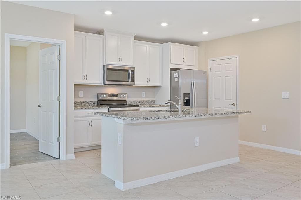 3052 Royal Gardens AVE FORT MYERS, FL 33916