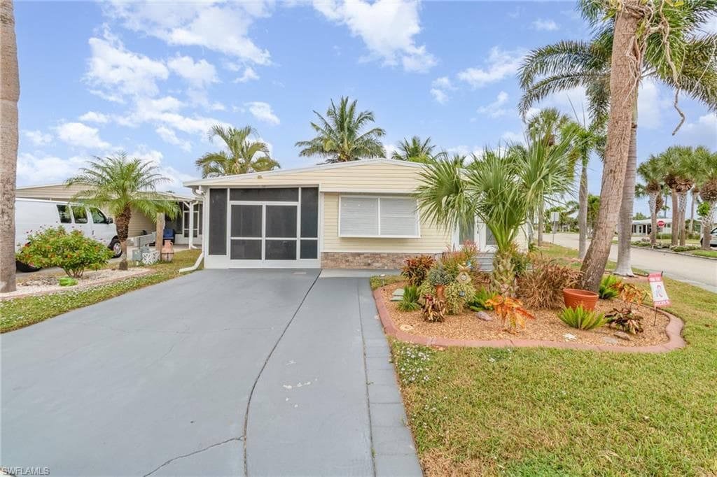 11240 Azalea LN FORT MYERS BEACH, FL 33931