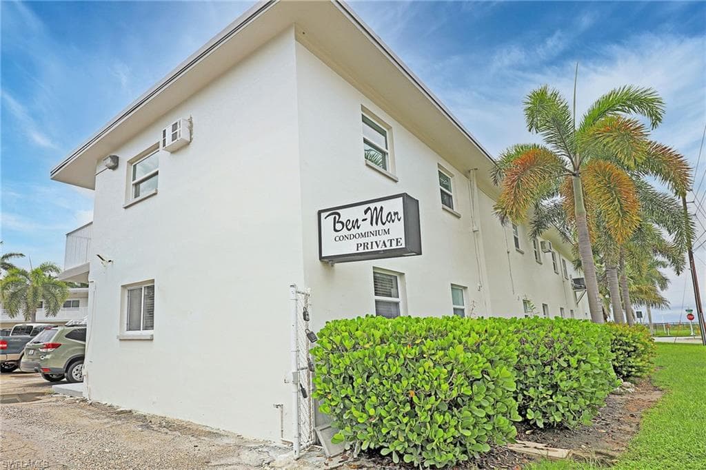 2590 1st ST 105 FORT MYERS, FL 33901
